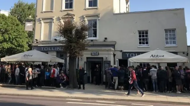 Tollington Pub, north London