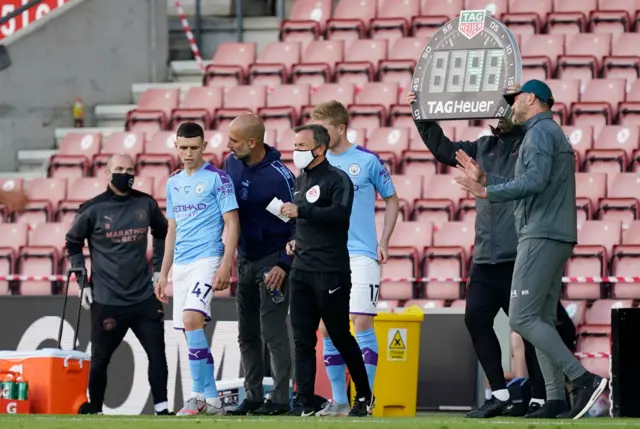 Phil Foden and Kevin de Bruyne come on for Manchester City