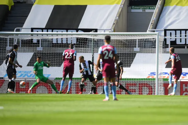 Tomas Soucek scores for West Ham