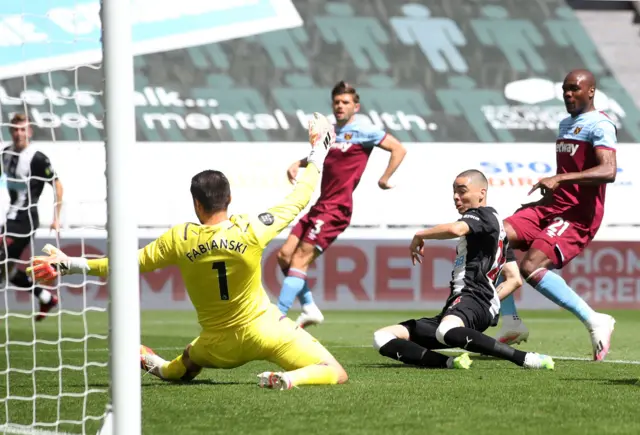 Miguel Almiron equalises for Newcastle