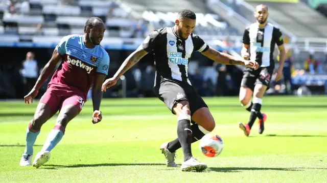 Jamaal Lascelles of Newcastle United is challenged by Michail Antonio of West Ham United