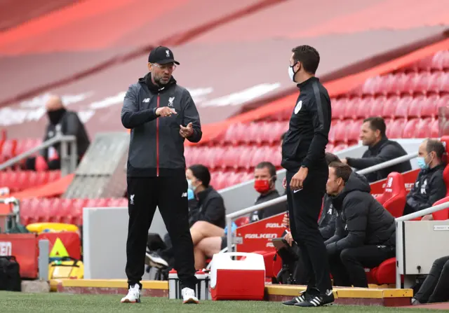 Jurgen Klopp talks to the fourth official