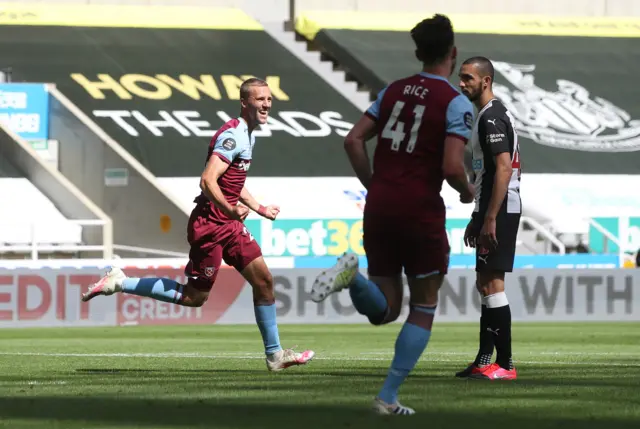 Tomas Soucek celebrates