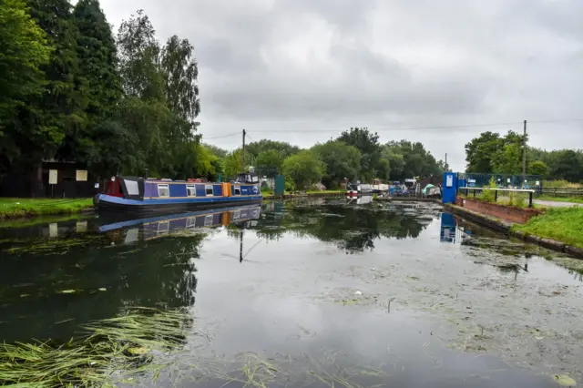 Canal boat scene in Ripley