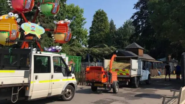 Work to remove the fallen tree