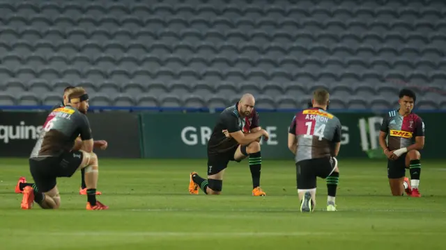 Harlequins players takes the knee