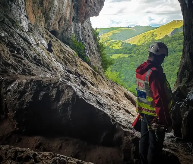 Thor's Cave rescue