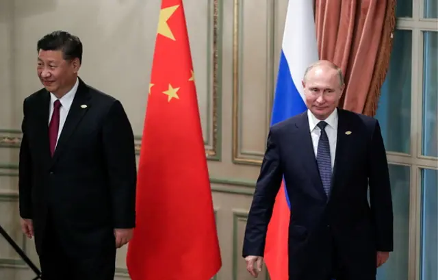 China's President Xi Jinping (L) and Russia's President Vladimir Putin