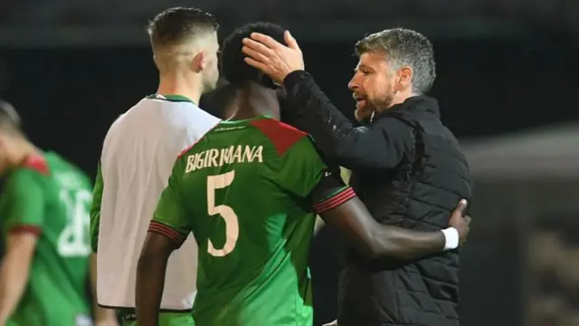 Glentoran's Gaël Bigirimana and Stephen Robinson