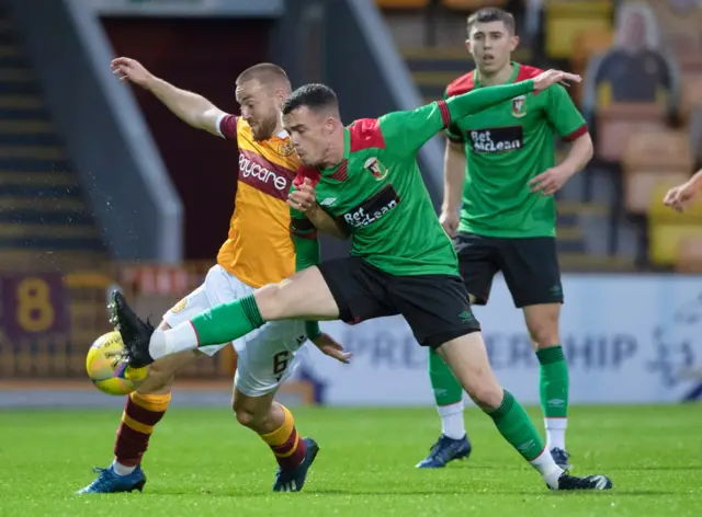 Motherwell's Allan Cambell and Glentoran's Patrick McClean