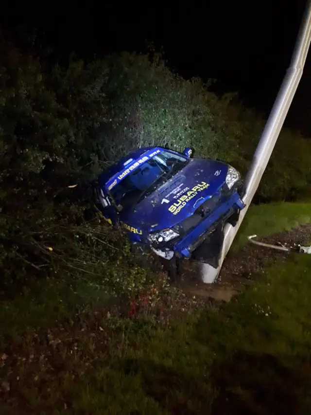 The Subaru Impreza crashed into the lamp-post