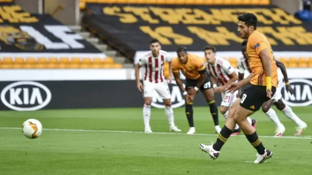 Raul Jimenez (R) of Wolverhampton scoring a penalty