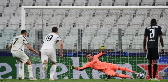 Juventus v Lyon