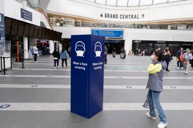 Grand Central masks sign