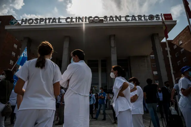 Healthcare workers protesting outside the Hospital Clinico San Carlos, Madrid