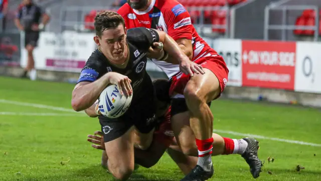 Matt Whitley scores for Catalans