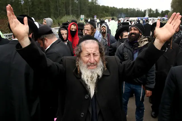 An elderly man at the Ukranian border