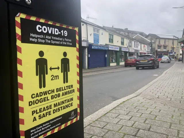 covid sign on post in street