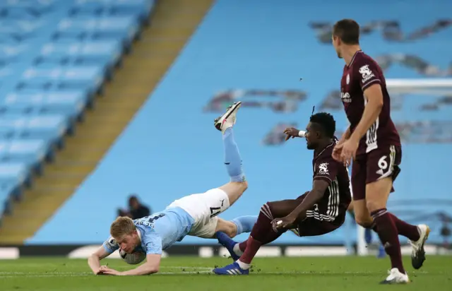 Daniel Amartey fouls Kevin de Bruyne