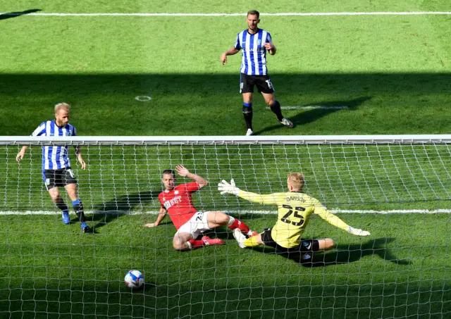 Tommy Rowe scores for Bristol City