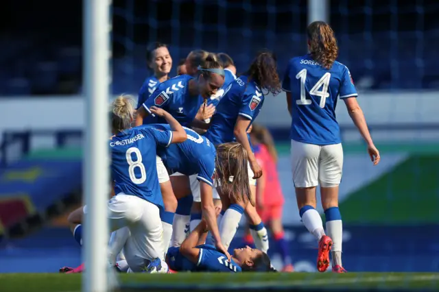 Everton celebrate Valerie Gauvin's goal