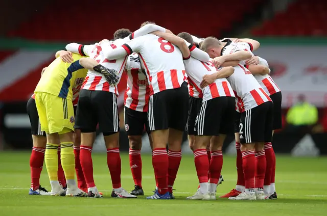 Sheffield United huddle before kick off