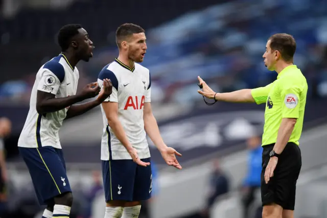 Matt Doherty and Davidson Sanchez protest with referee Peter Bankes