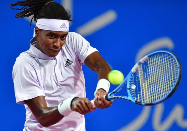 Mikael Ymer hits a backhand