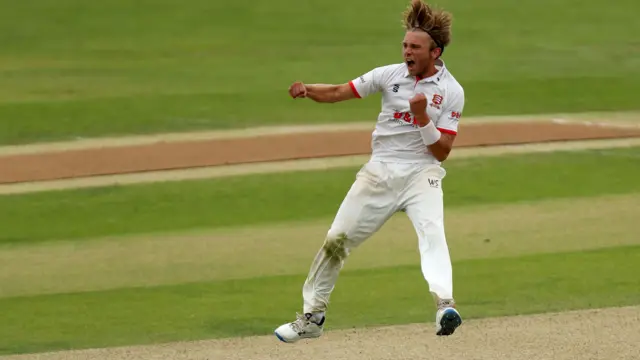 Aaron Beard celebrating for Essex