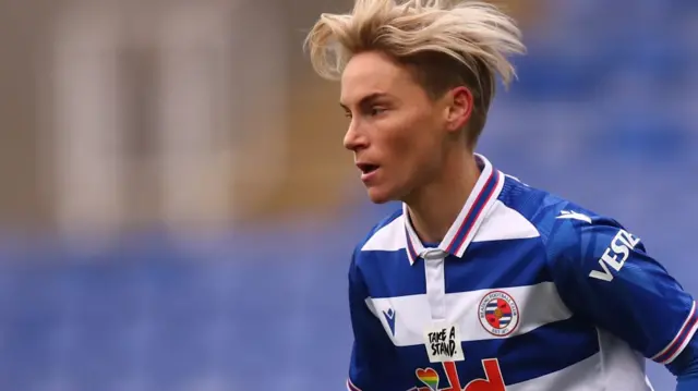 Jess Fishlock in action for Reading Women