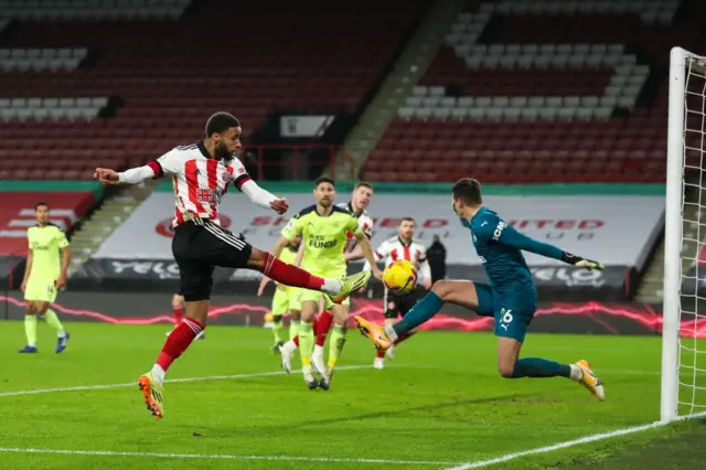 Sheffield United's Jayden Bogle is denied by Karl Darlow