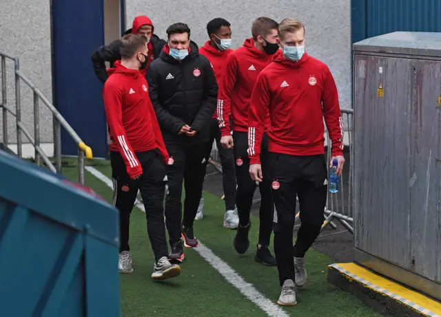 Aberdeen players arrive in Dingwall