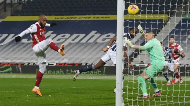 Alexandre Lacazette makes it 4-0 to Arsenal