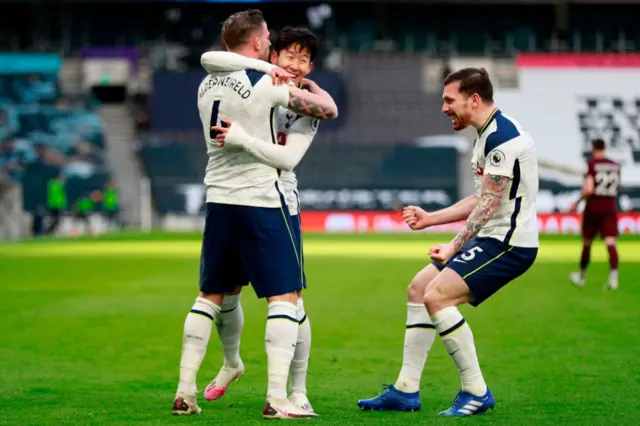 Toby Alderweireld scores for Tottenham