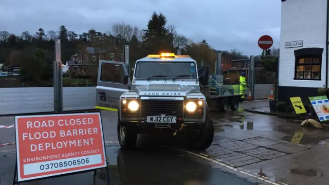 Barriers being installed in Bewdley