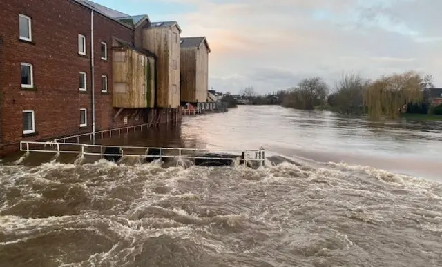 River Aire, Castleford