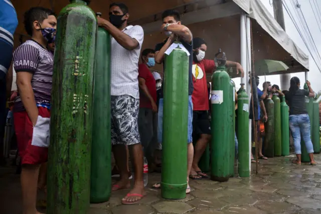 In Manaus, people are queuing for hours to fill oxygen tanks for sick relatives