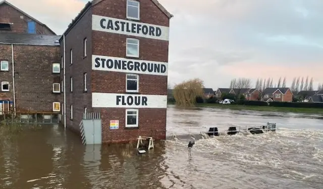 River Aire, Castleford