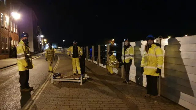 Defences being installed overnight in Bewdley