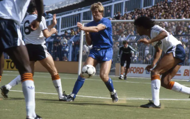 Kerry Dixon taking on the Luton defence for Chelsea