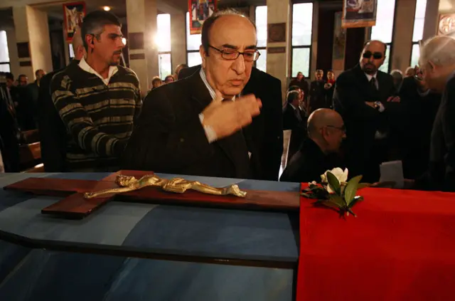 Lebanese musician Elias Rahbani bids farewell to his late brother in 2009