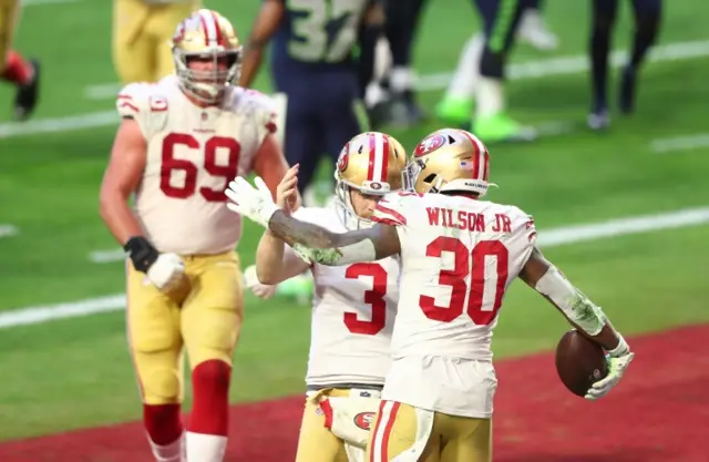 Jeff Wilson Jr. celebrates a touchdown