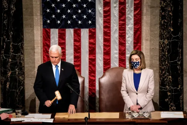 Mike Pence and Nancy Pelosl in the joint meeting of Congress