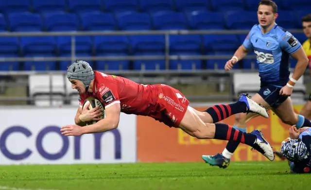 Jonathan Davies goes over