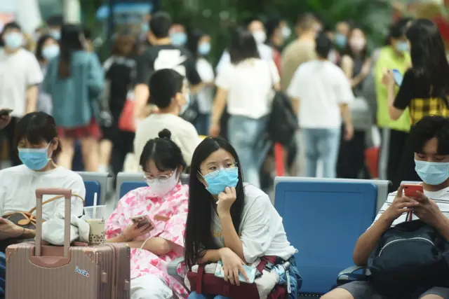 Passengers wait at the waiting hall of east Railway Station in Hangzhou, East China's Zhejiang Province,