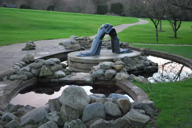 sculpture on Stormont Estate