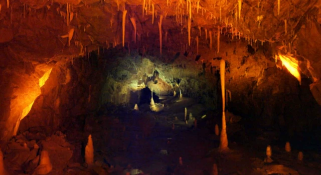 Stump Cross Caverns