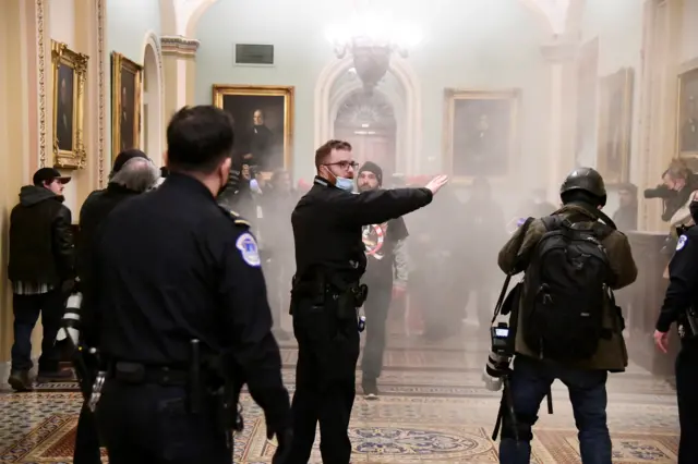 Protestors storming the US Capitol in 2021