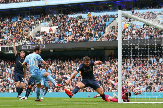 Bernardo Silva scores