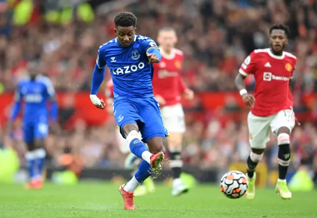 Demarai Gray shoots